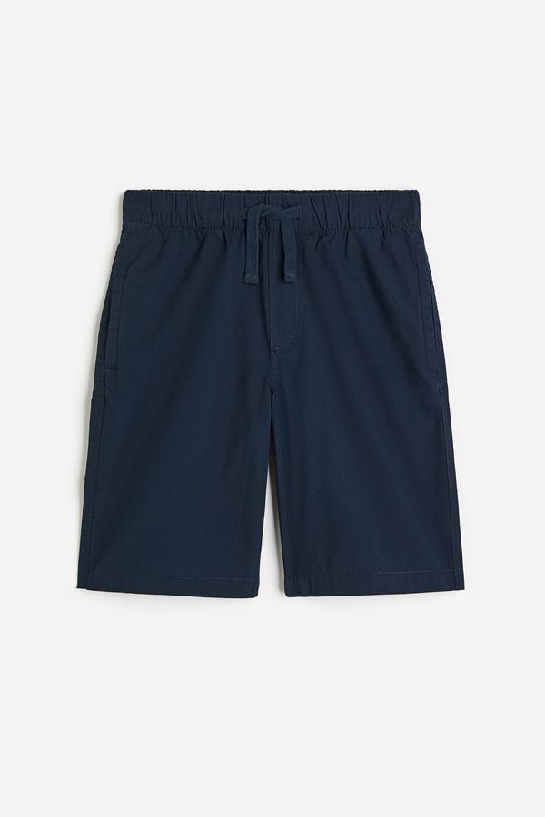 Pantalón corto de algodón con cierre decorativo
