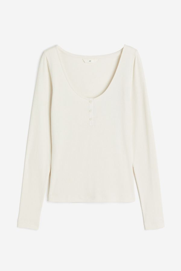 Camiseta con cuello panadero