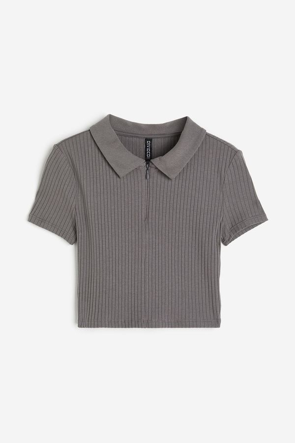 Top cropped con cremallera