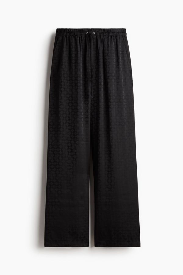 Pantalón amplio con cordón de ajuste