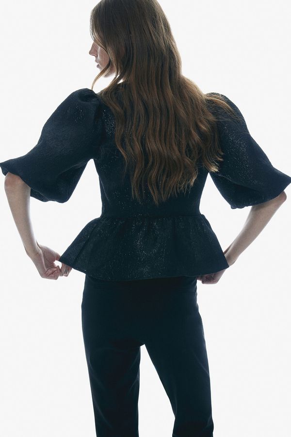Blusa en tejido jacquard con lazadas