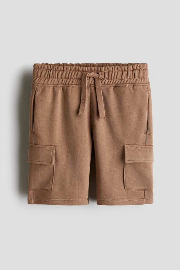 Sweatshirt cargo shorts