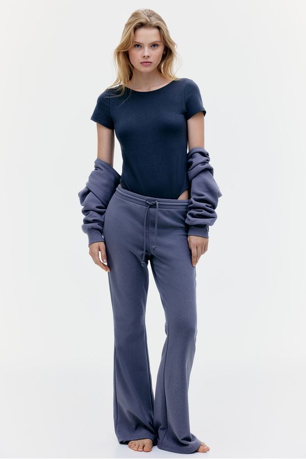 Joggers acampanados