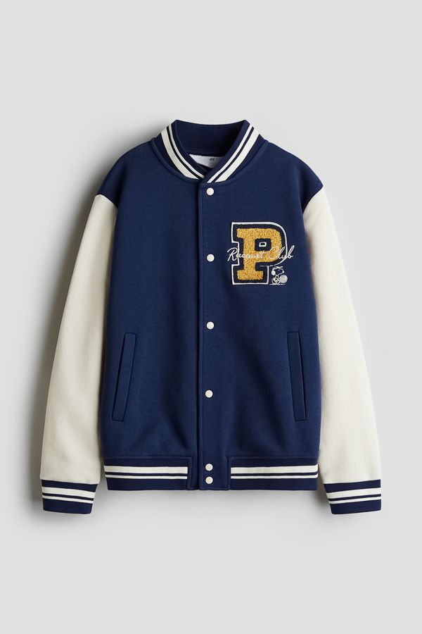 Chaqueta de béisbol con aplicación