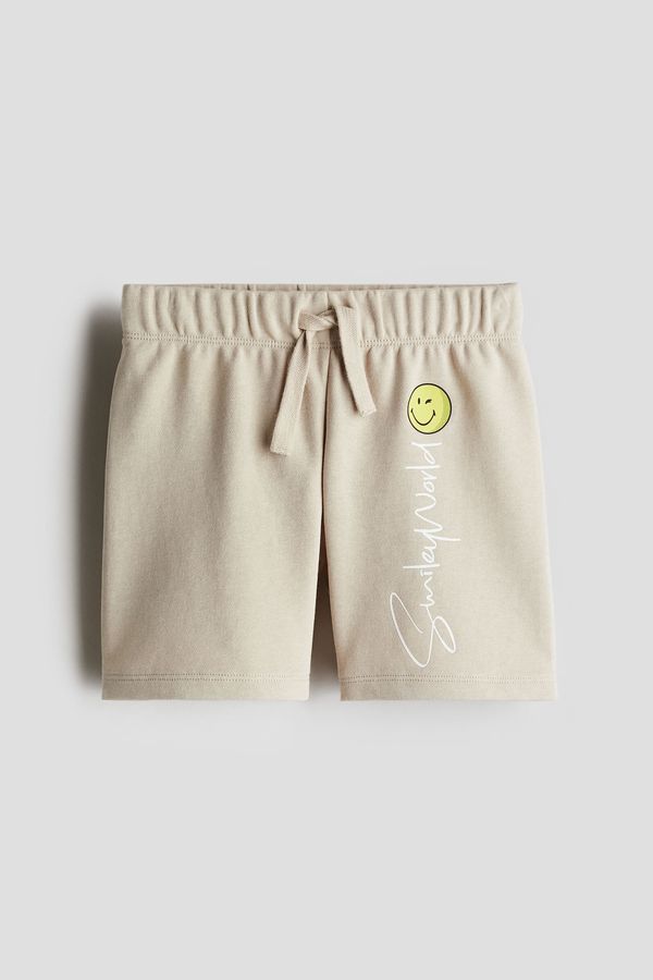 Pantalón corto estampado con cierre decorativo