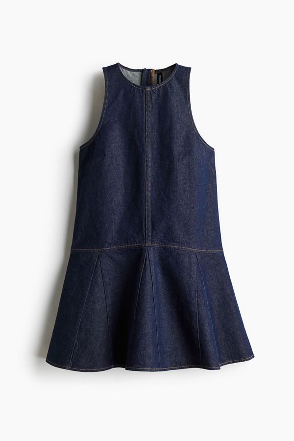 Vestido denim con falda acampanada