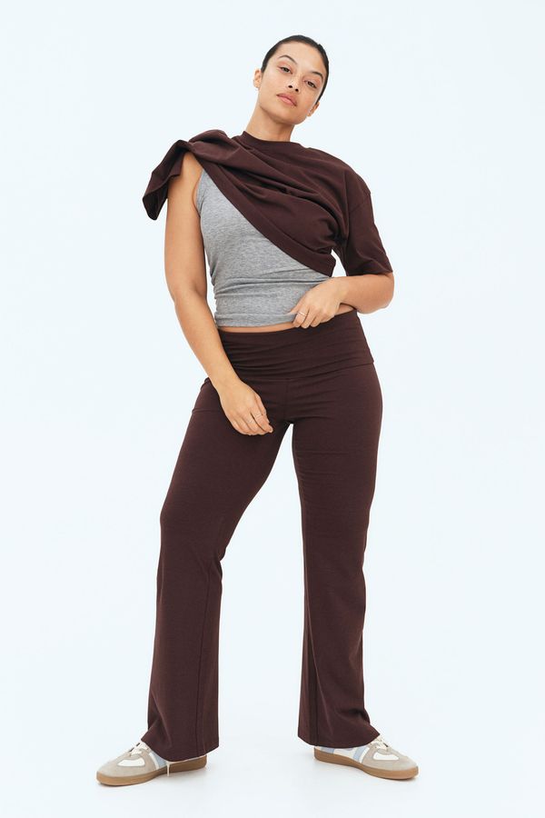 Pantalón acampanado de punto