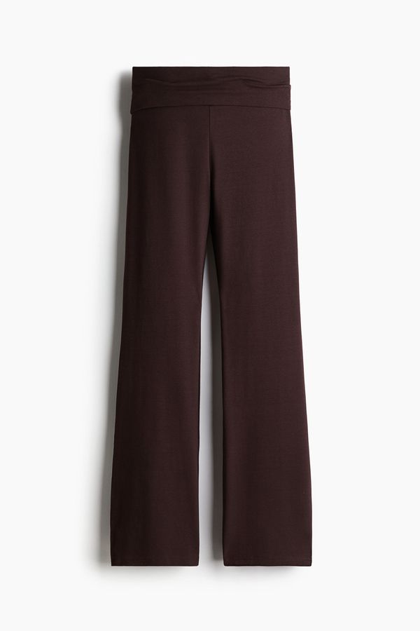Pantalón acampanado de punto