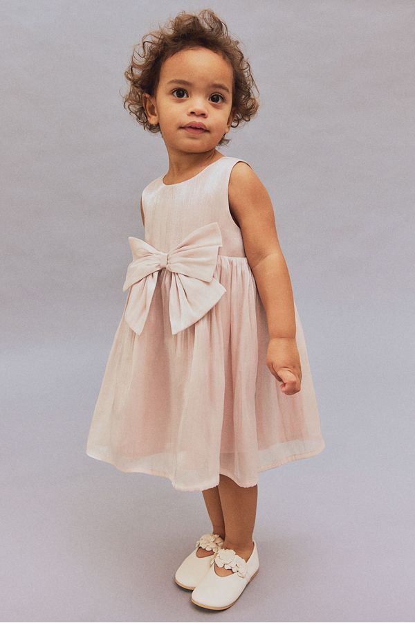 Vestido de organza con lazo decorativo