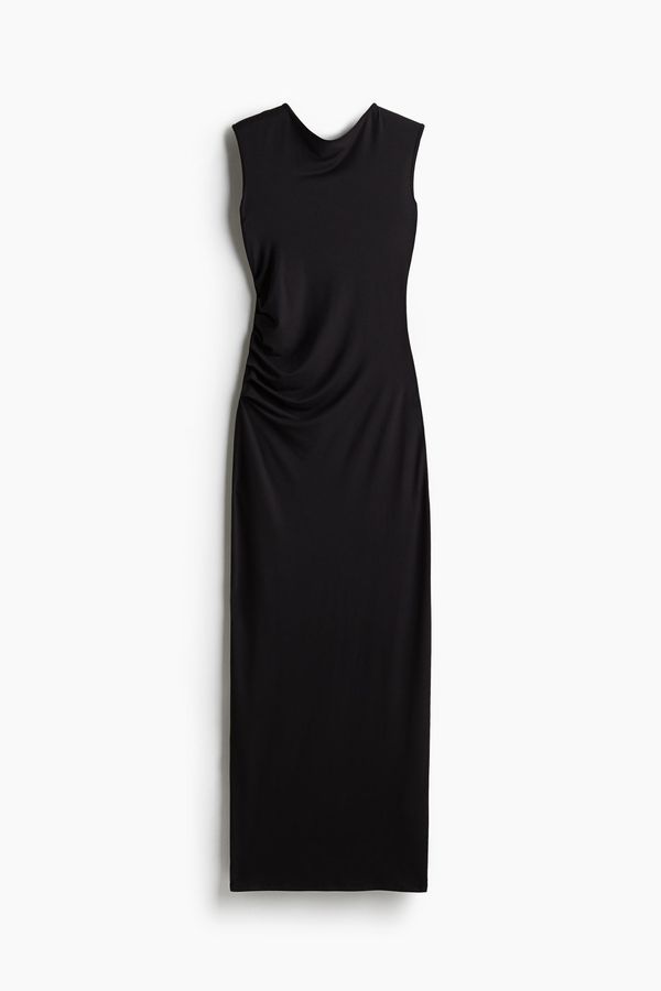 Vestido ajustado con diseño drapeado