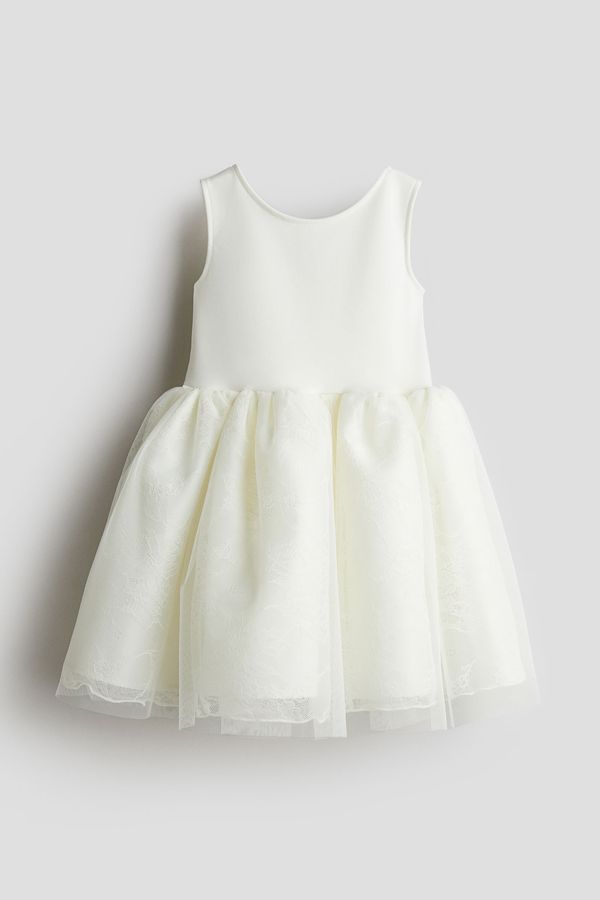 Vestido con falda acampanada