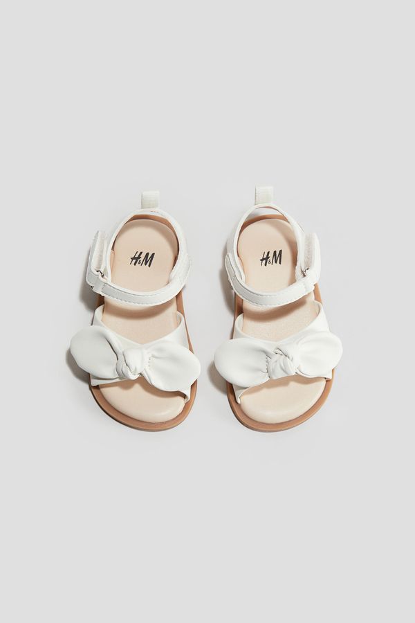 Sandalias con aplicación