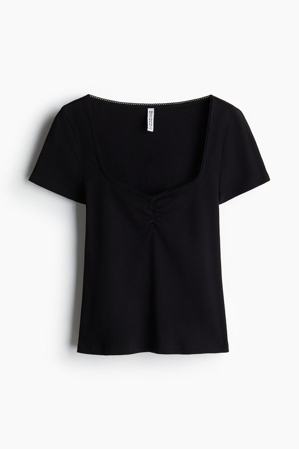 Camiseta con ribetes de picot