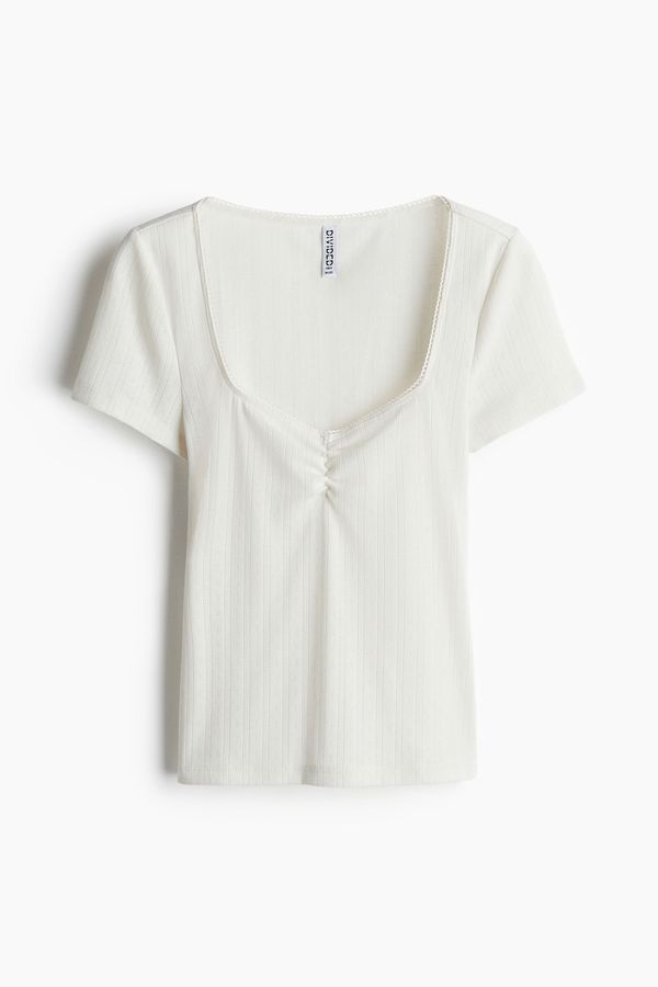 Camiseta con ribetes de picot