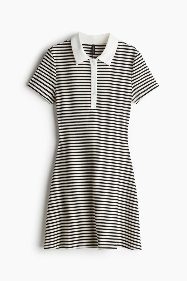 Vestido polo con falda acampanada