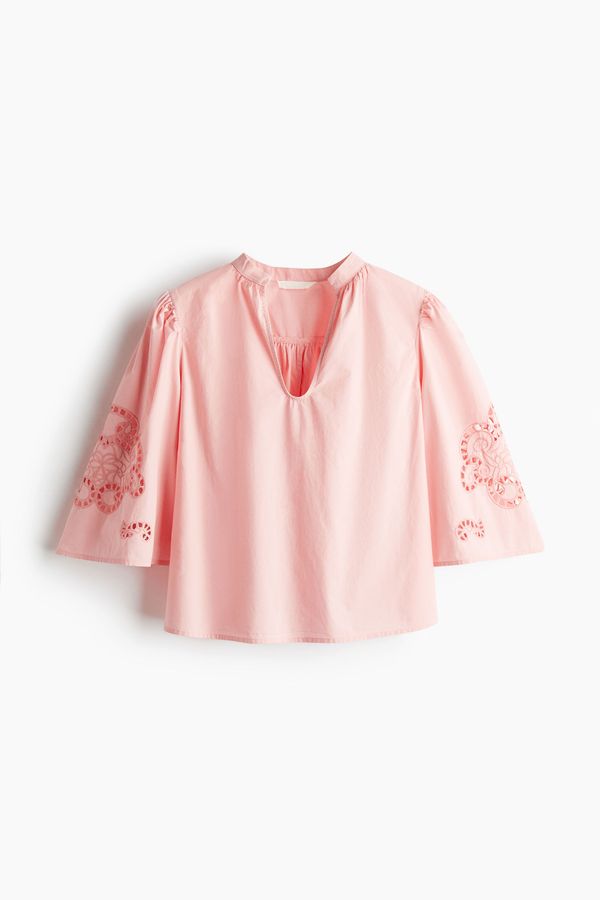 Blusa con bordado inglés