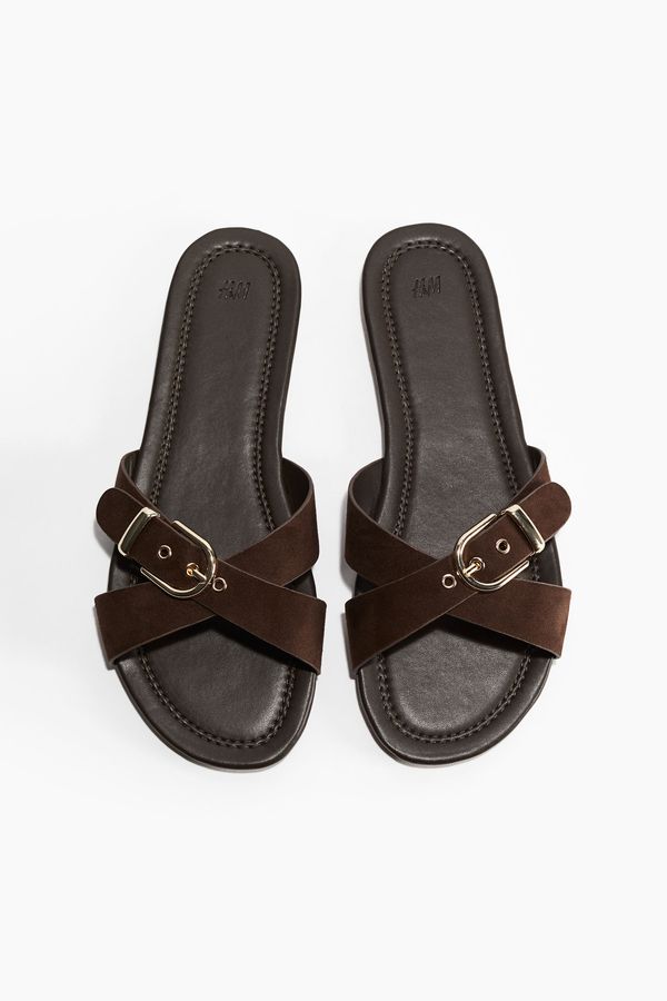 Sandalias con tiras cruzadas