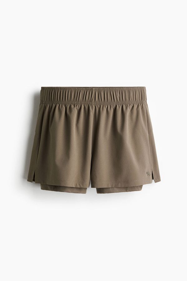 Pantalón corto de correr doble capa con DryMove™