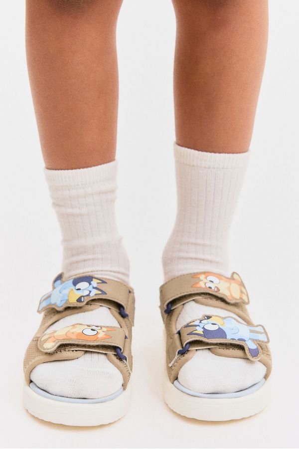 Sandalias con motivo