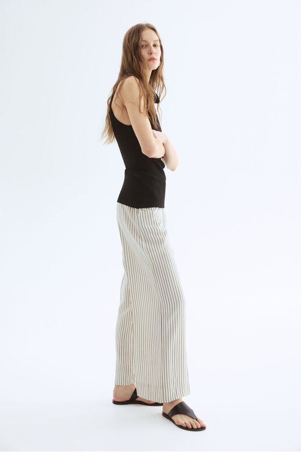 Pantalón amplio