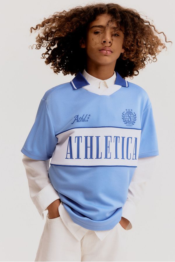 Camiseta de fútbol con cuello