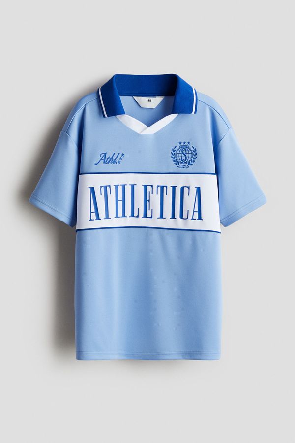 Camiseta de fútbol con cuello
