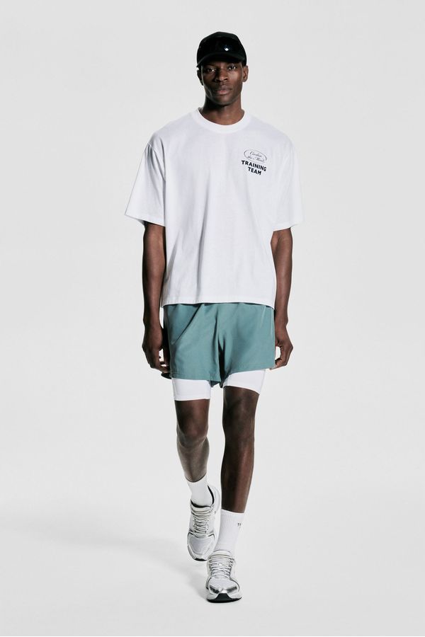 Camiseta de deporte boxy con DryMove™