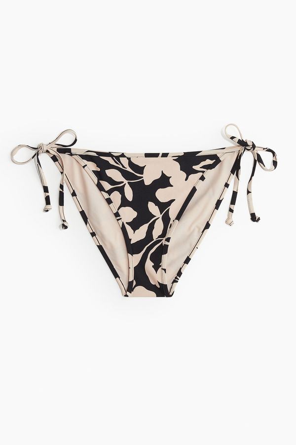 Braga de bikini con lazada
