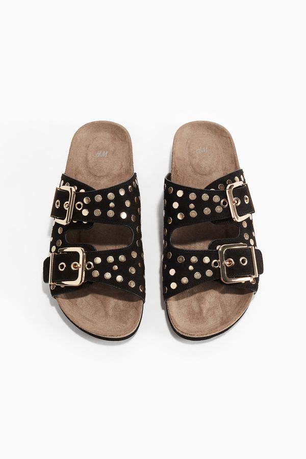 Sandalias con tachuelas