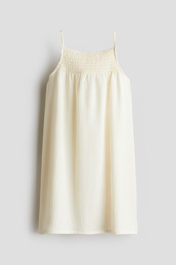 Vestido de tirantes con canesú nido de abeja
