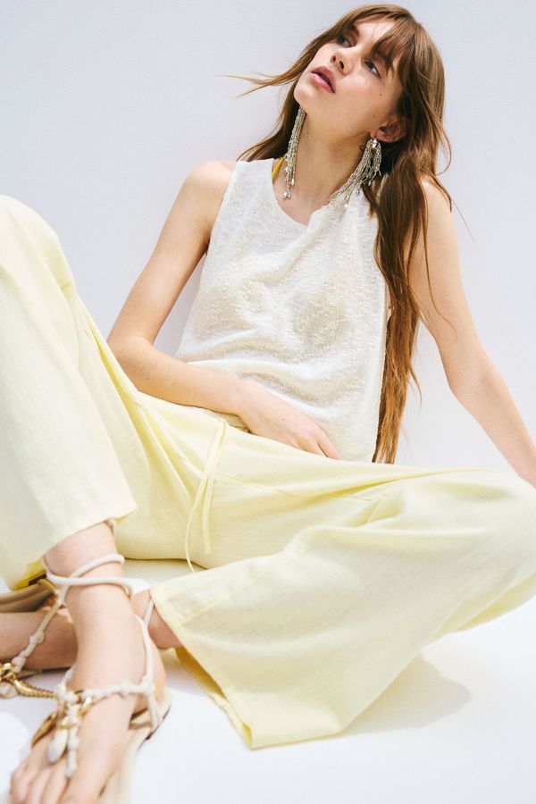 Pantalón recto con cordón de ajuste