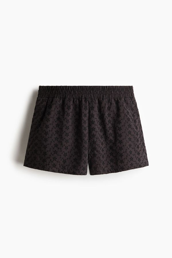 Pantalón corto de talle alto con bordado inglés