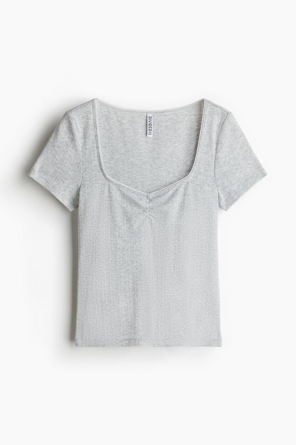 Camiseta con ribetes de picot
