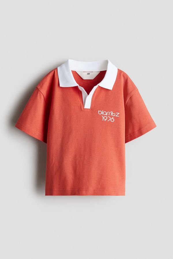 Polo con motivo bordado