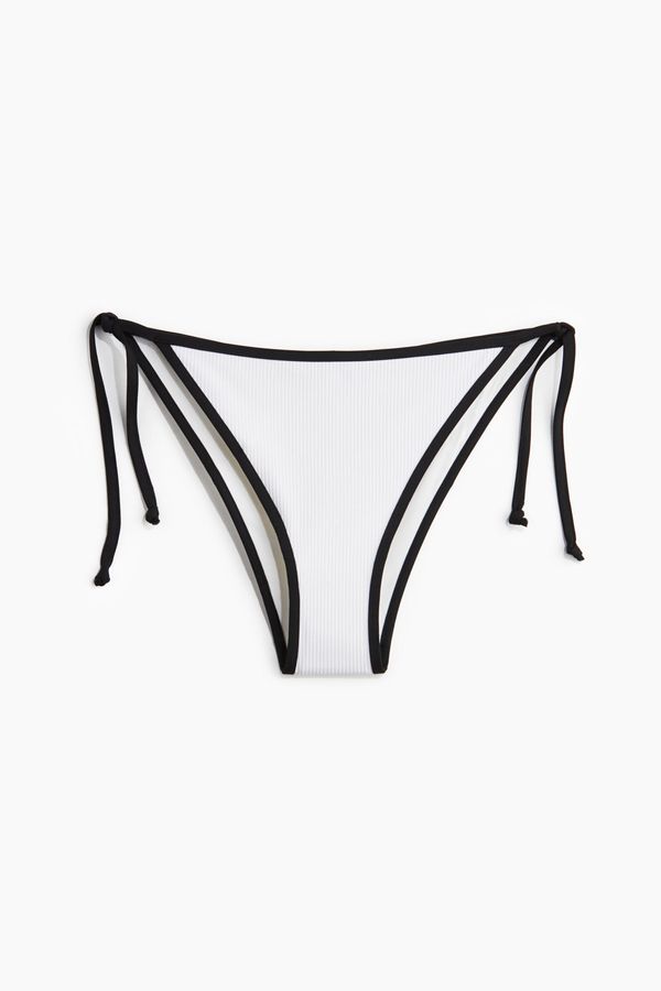 Braga de bikini con lazada