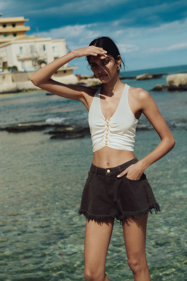 Top con detalle trenzado