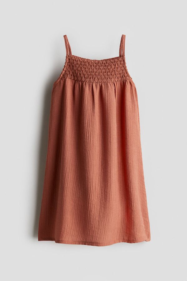 Vestido de tirantes con canesú nido de abeja