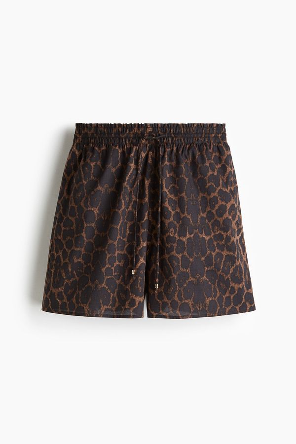 Pantalón corto estampado con cordón de ajuste