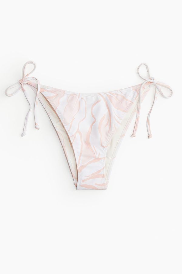 Braga de bikini con lazada