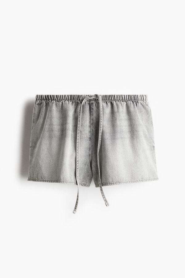 Pantalón corto con cordón de ajuste