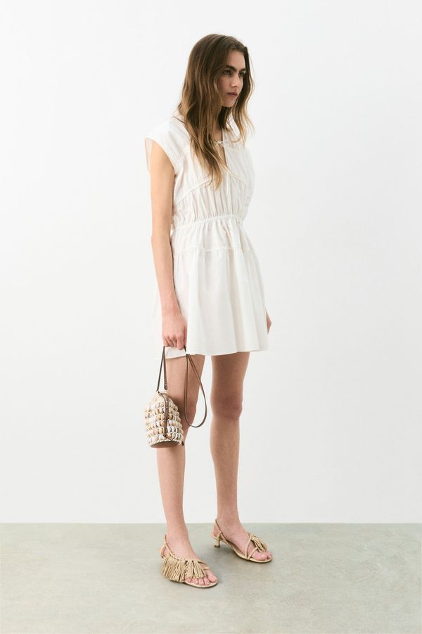 Vestido de popelina con cordones de ajuste