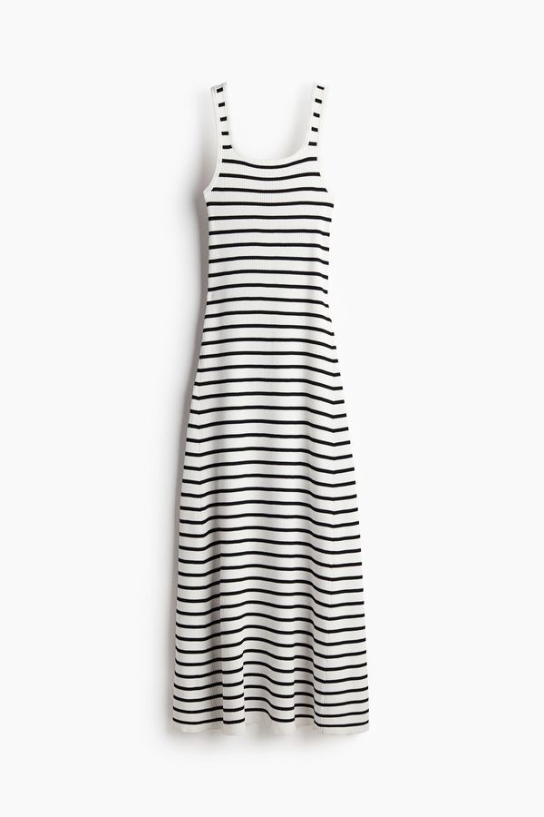Vestido en punto de canalé con vuelo