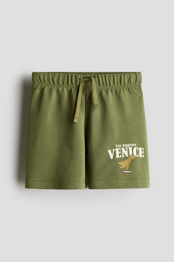 Pantalón corto estampado en sudadera