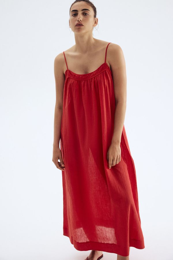 Vestido efecto arrugado con tirantes espagueti