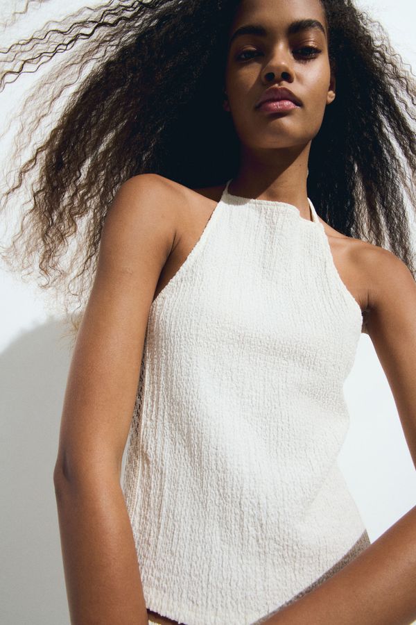 Top halter con textura