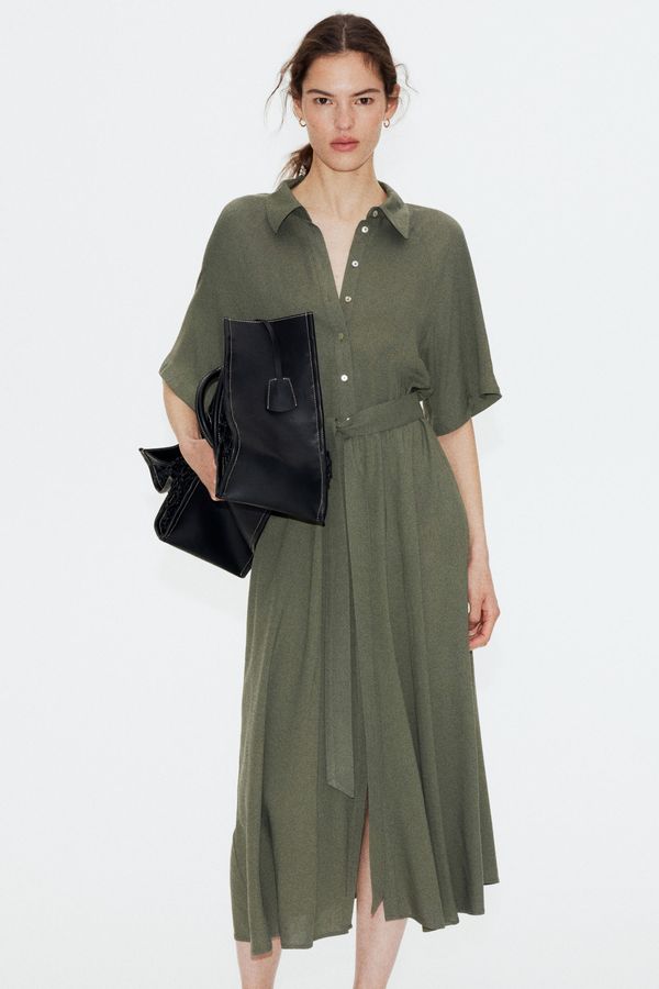 Vestido camisero con cinturón de anudar