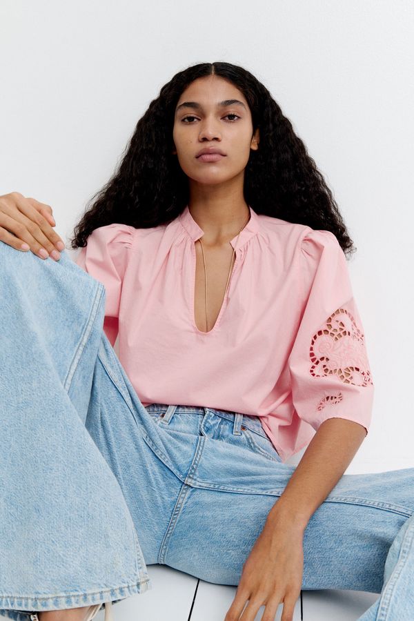 Blusa con bordado inglés
