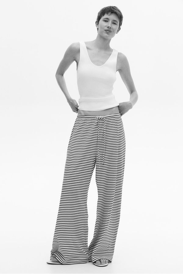 Pantalón de canalé con cordón de ajuste