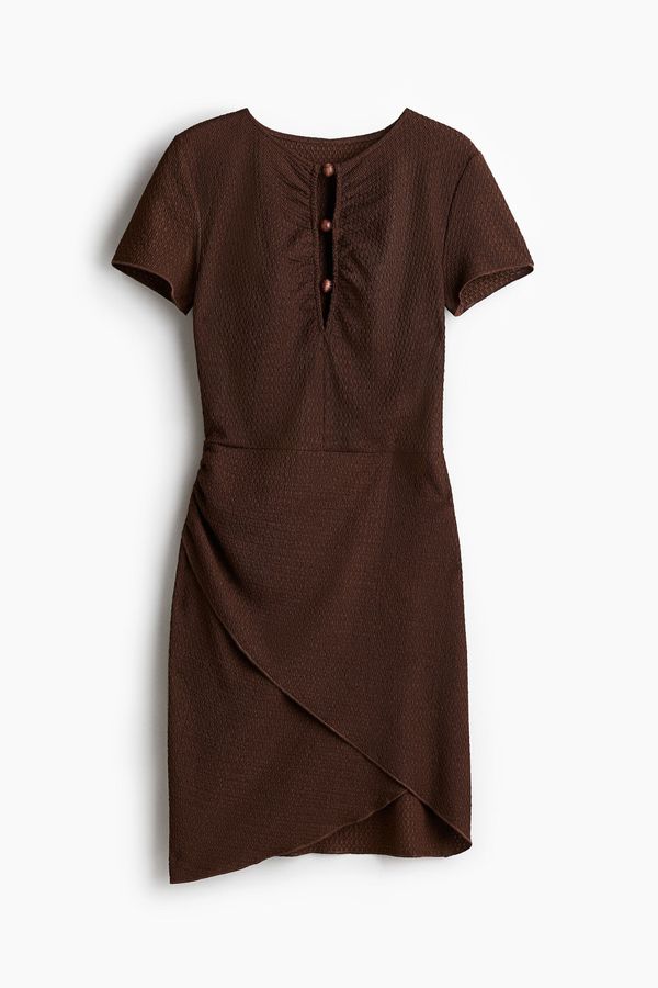 Vestido fruncido con cuentas decorativas