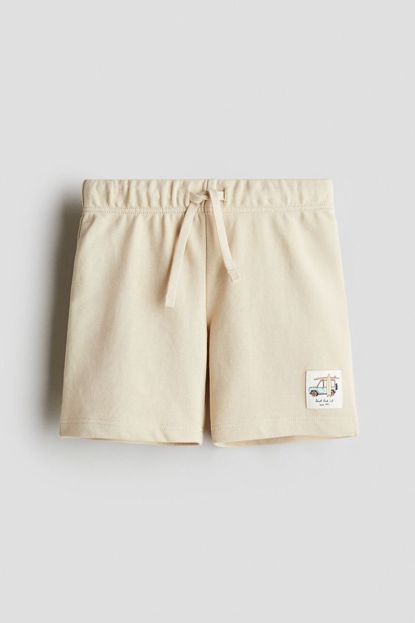 Pantalón corto estampado en sudadera